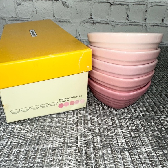Le Creuset Mini Heart Dish Set of 5 - Picture 3 of 3